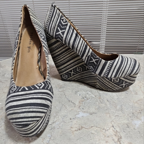 Madden Girl by Steve Madden navy & grey wedges Sz 7.5 - Picture 8 of 8